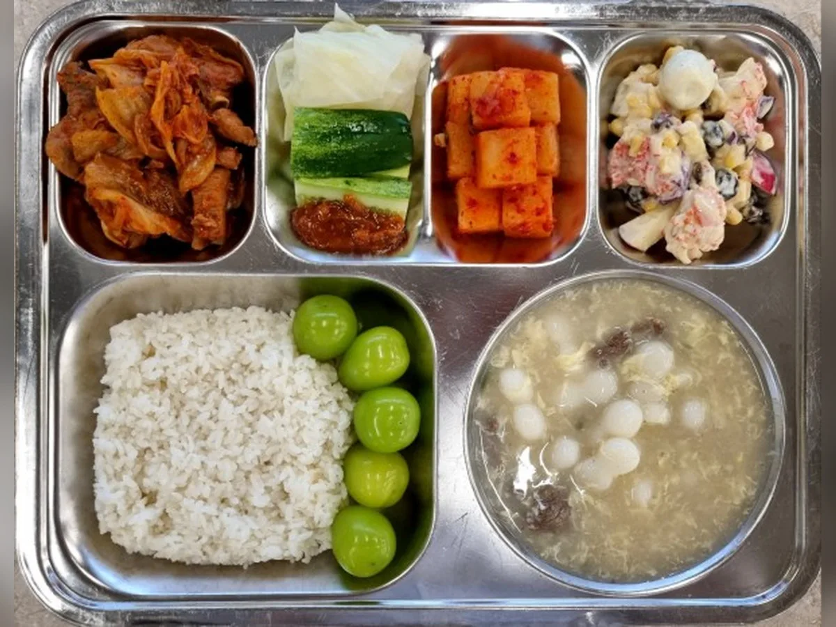 동화고등학교가 공개한 2023년 9월 석식 식판 실사